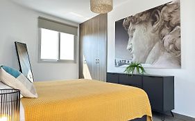 Vacation Mode Apartment